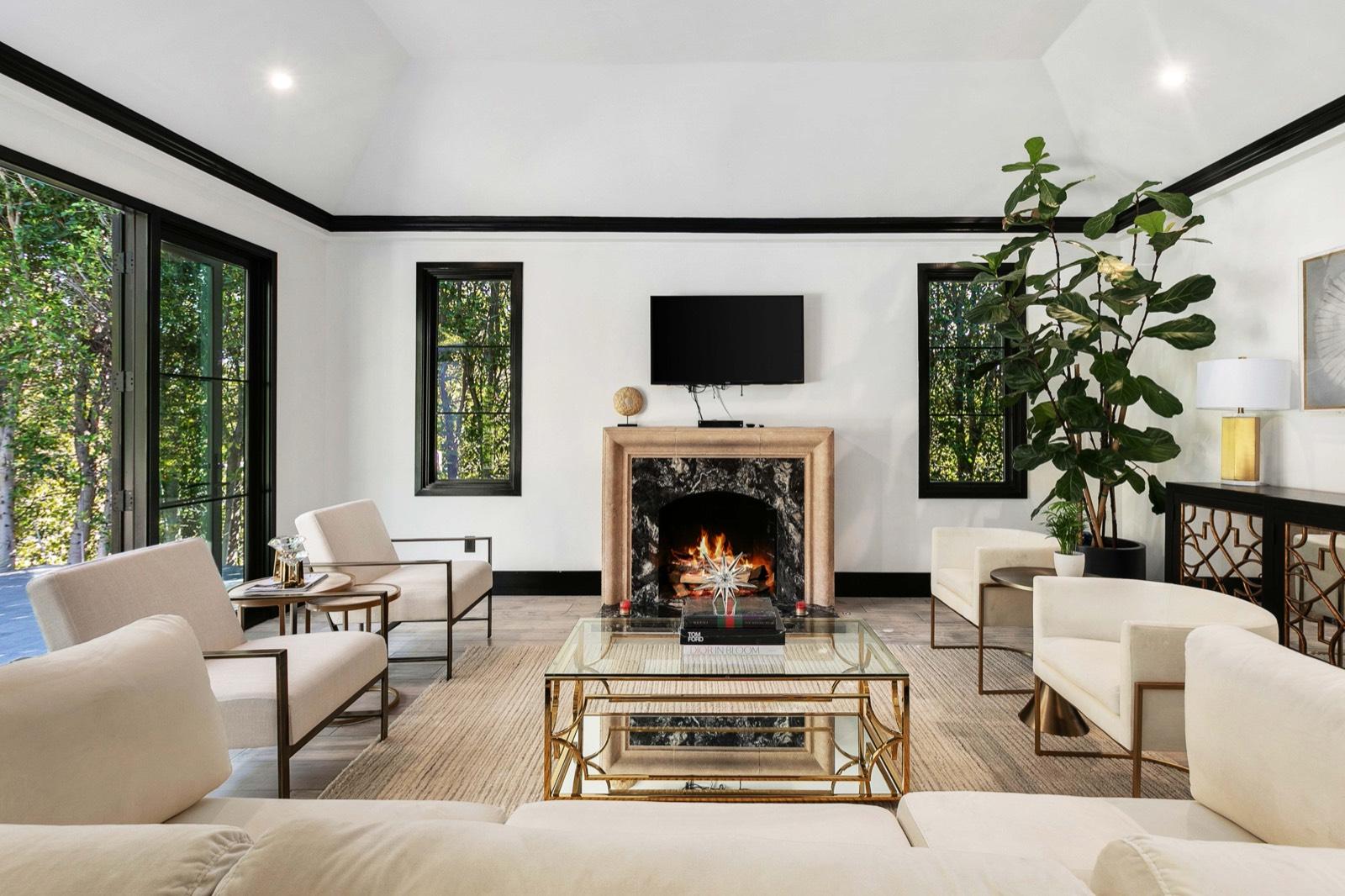 LA Modern Clean Home — photo 11