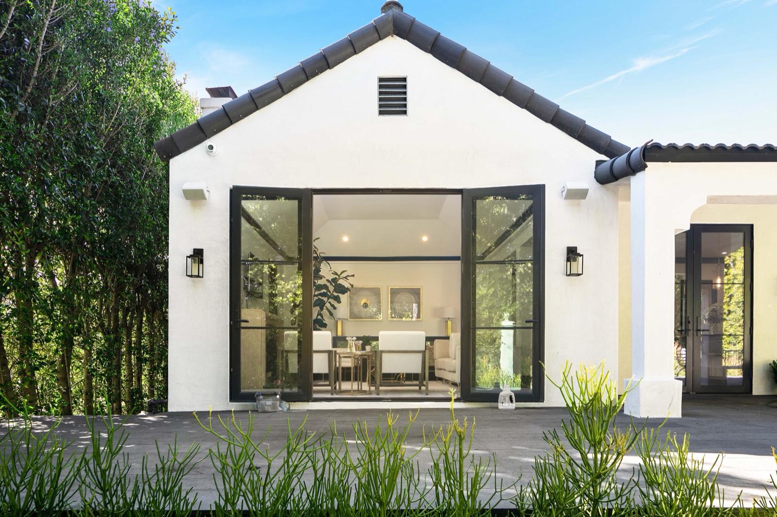 LA Modern Clean Home — photo 6