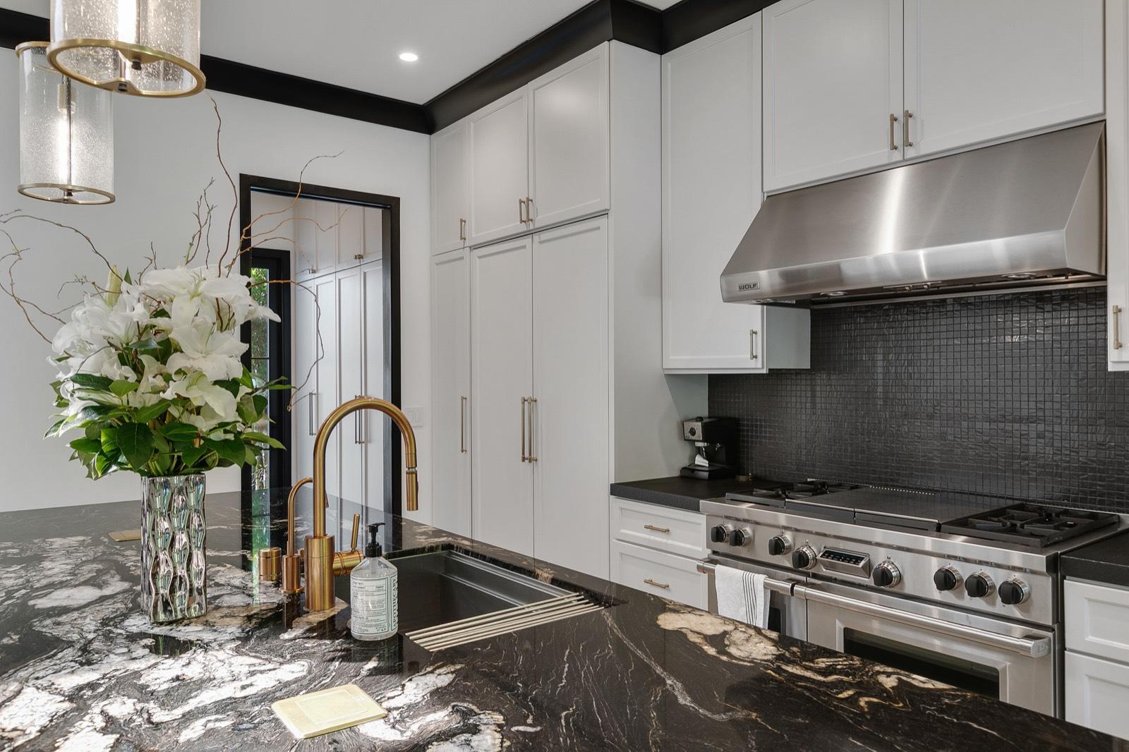 LA Modern Clean Home — photo 10