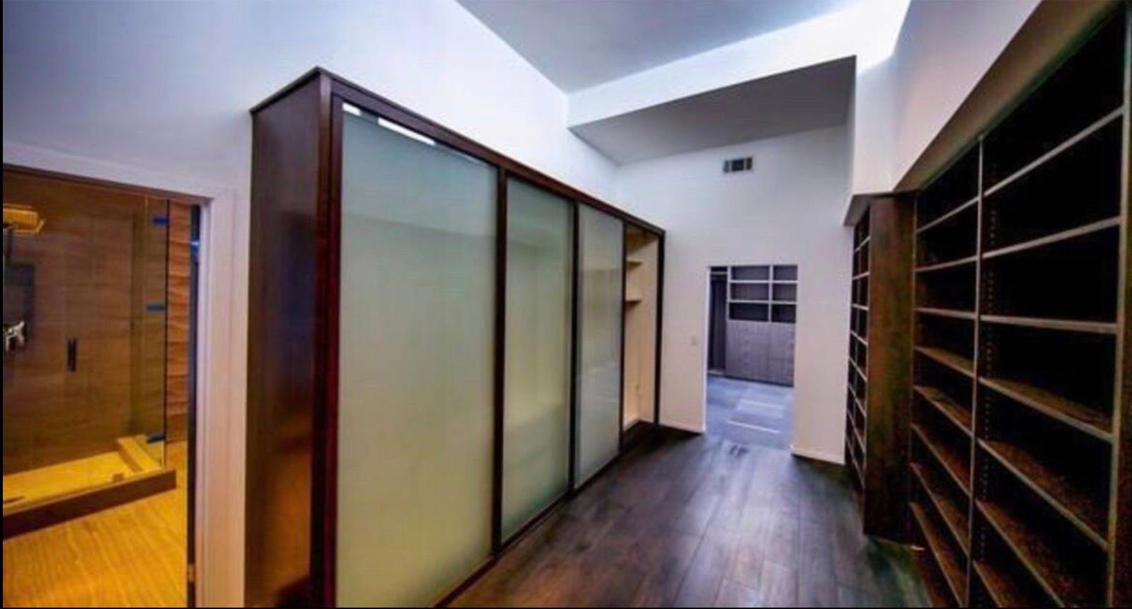 LA Modern Hill Mansion — photo 12