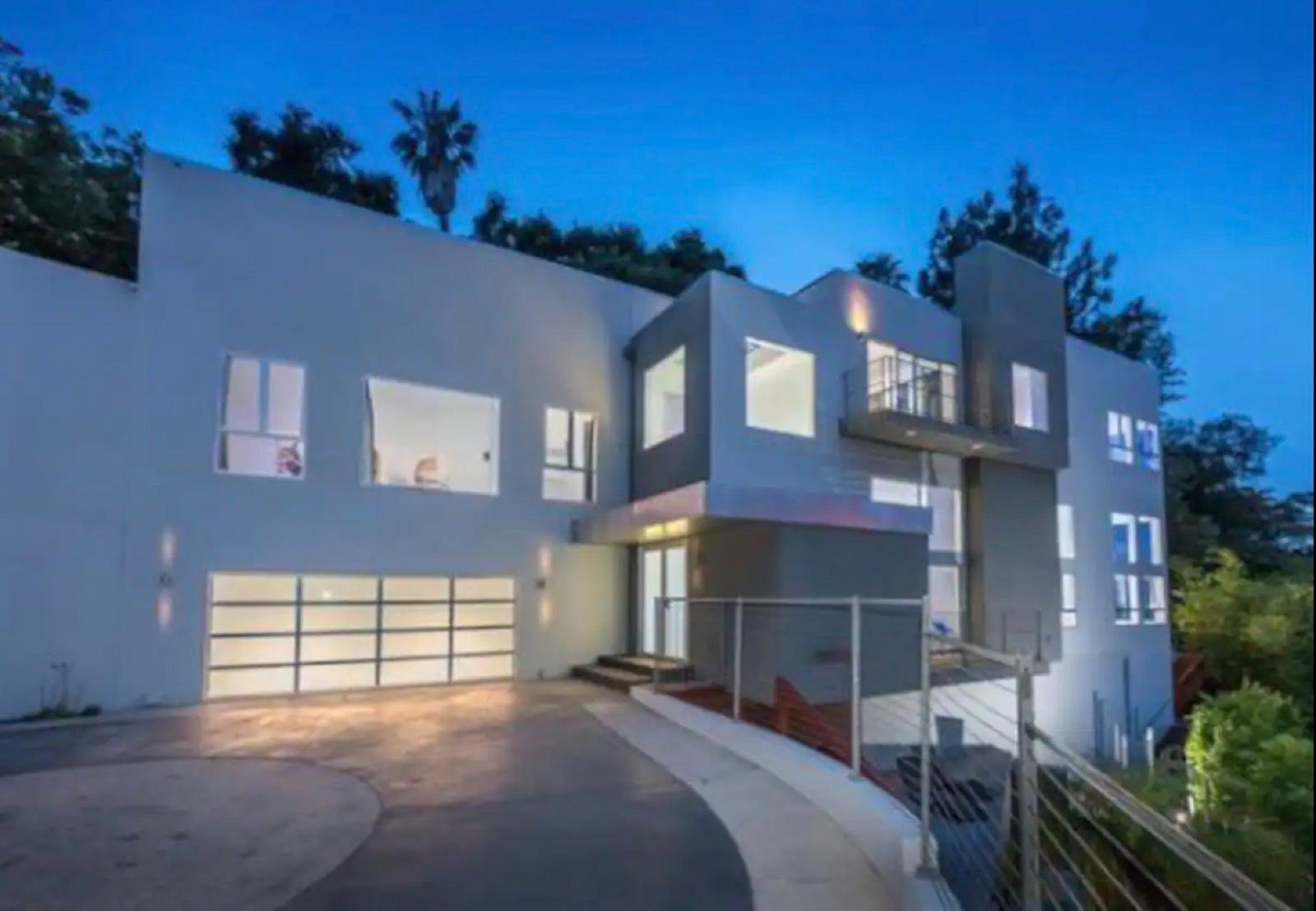 LA Modern Hill Mansion — photo 1