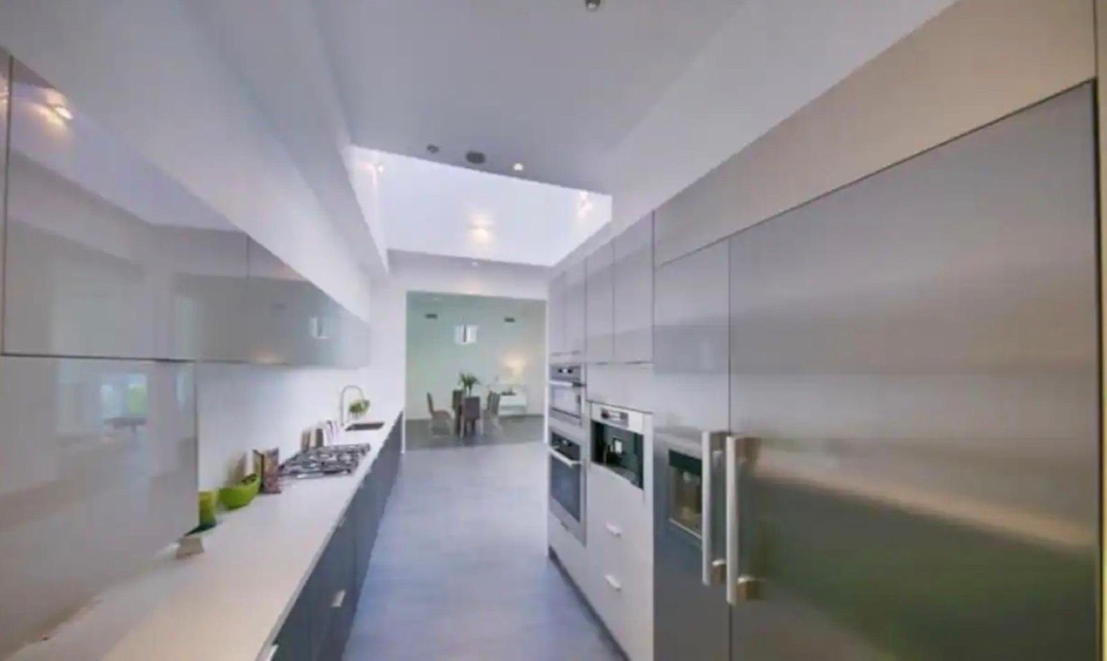 LA Modern Hill Mansion — photo 6