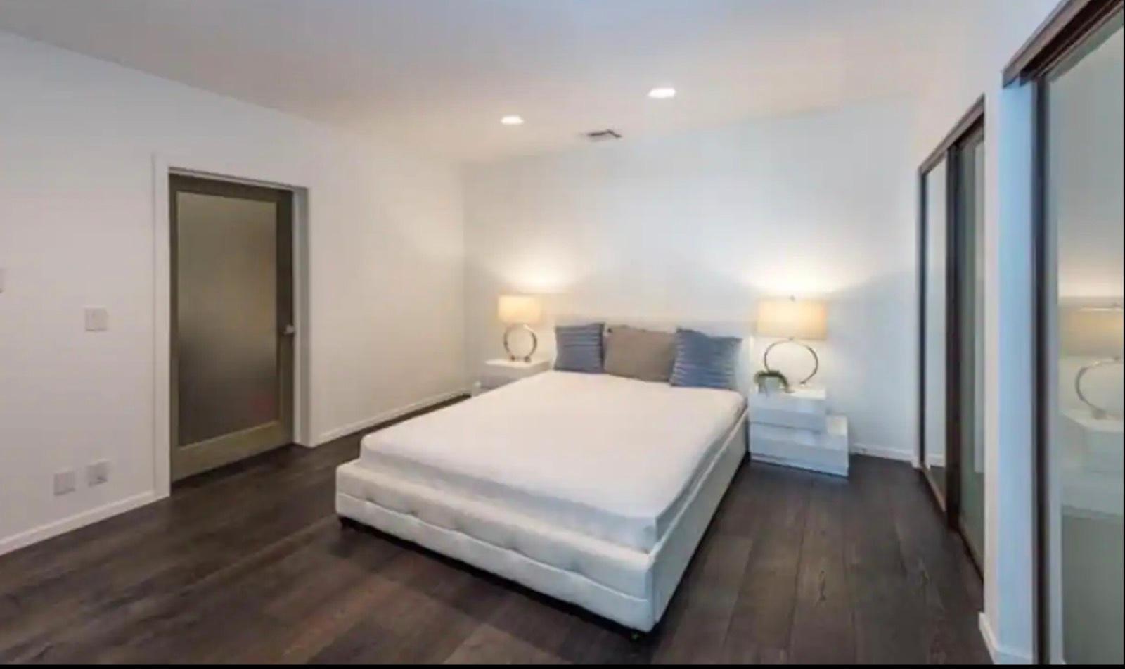 LA Modern Hill Mansion — photo 8