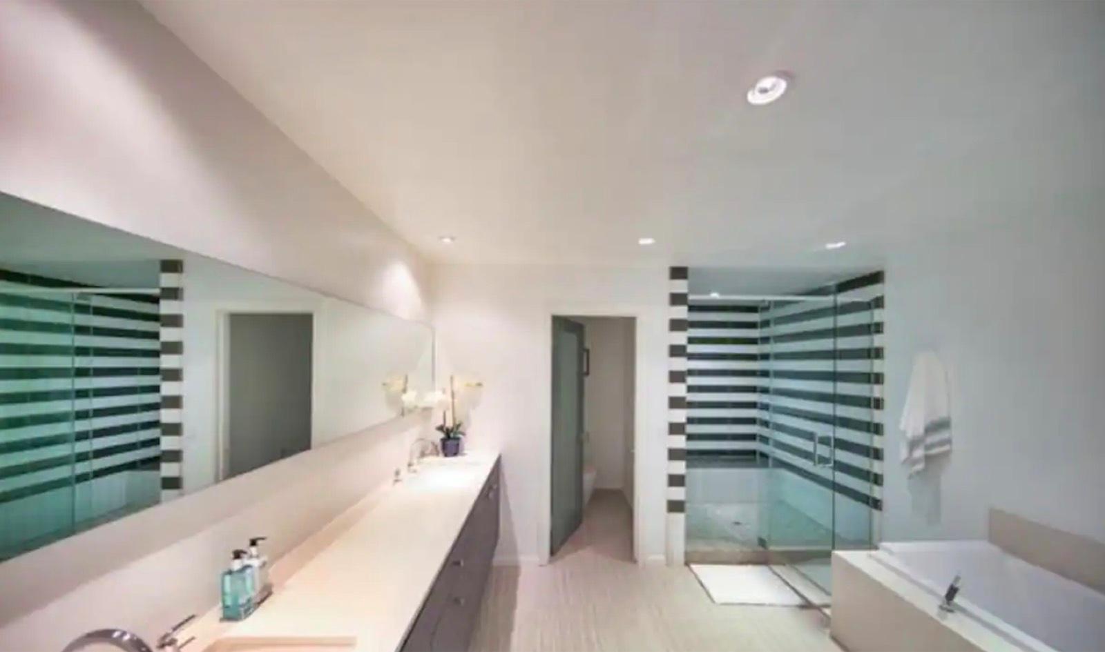 LA Modern Hill Mansion — photo 9