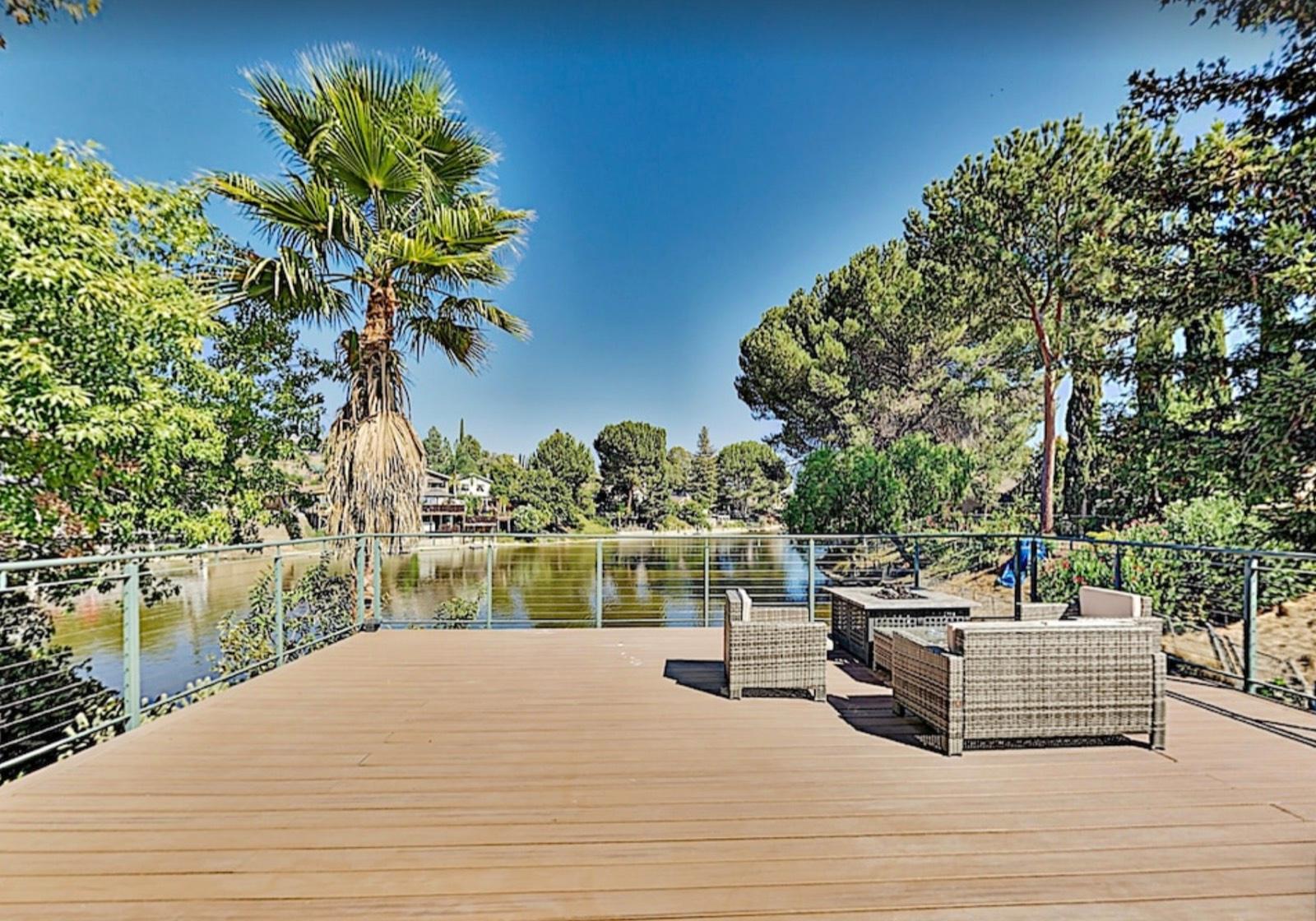 Lakefront Hideaway — photo 3
