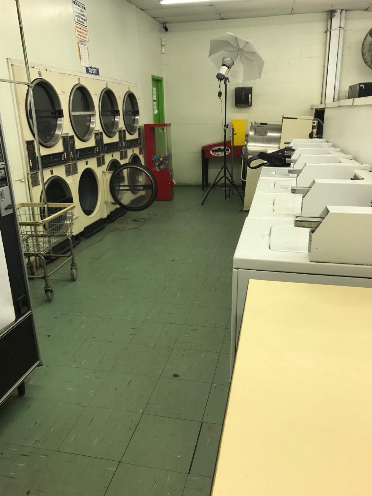 Vintage Coin-Op Laundromat — photo 3