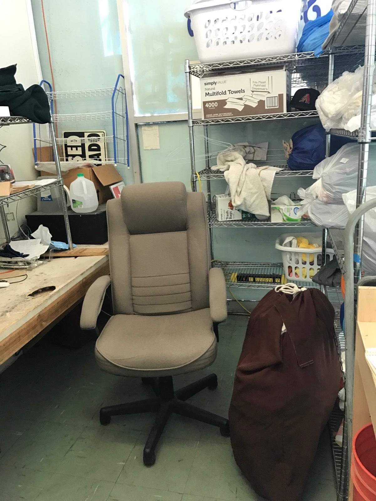 Vintage Coin-Op Laundromat — photo 8