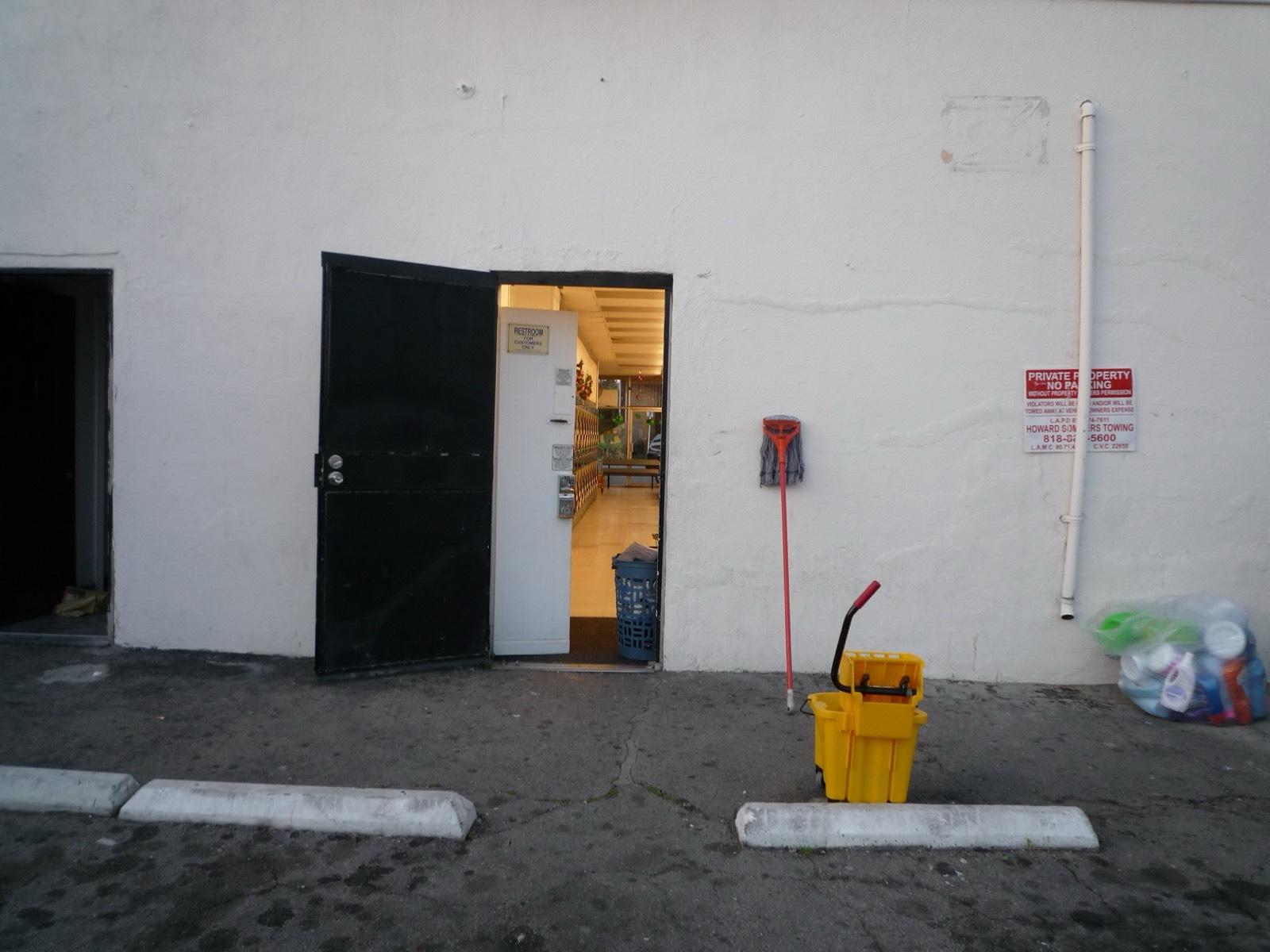 Laundromatt Winnetka — photo 11