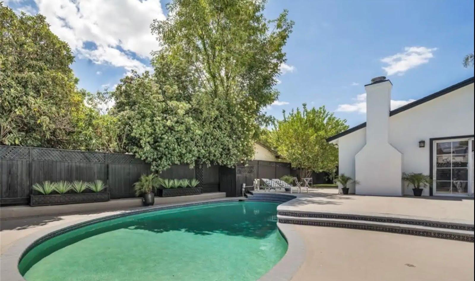Lk Charming modern home — photo 1
