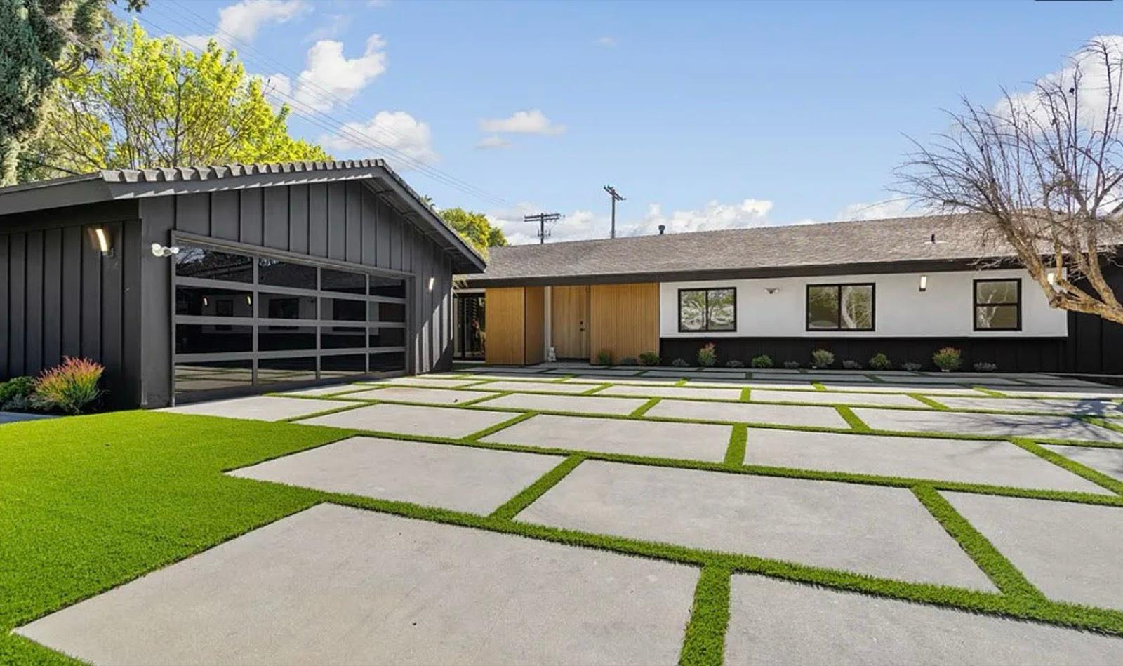 LK's Clean and Crisp Money Farmhouse — photo 2