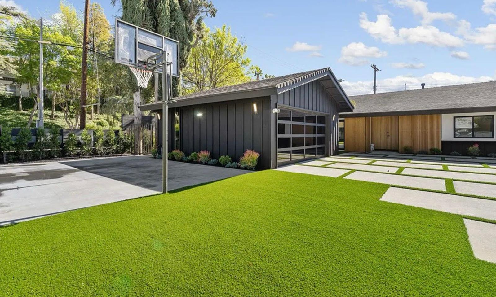 LK's Clean and Crisp Money Farmhouse — photo 3