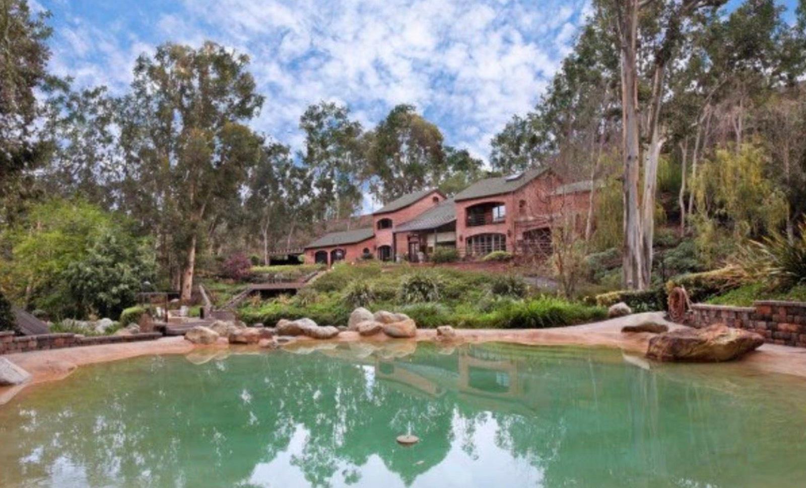 LK's Lake Estate — photo 4