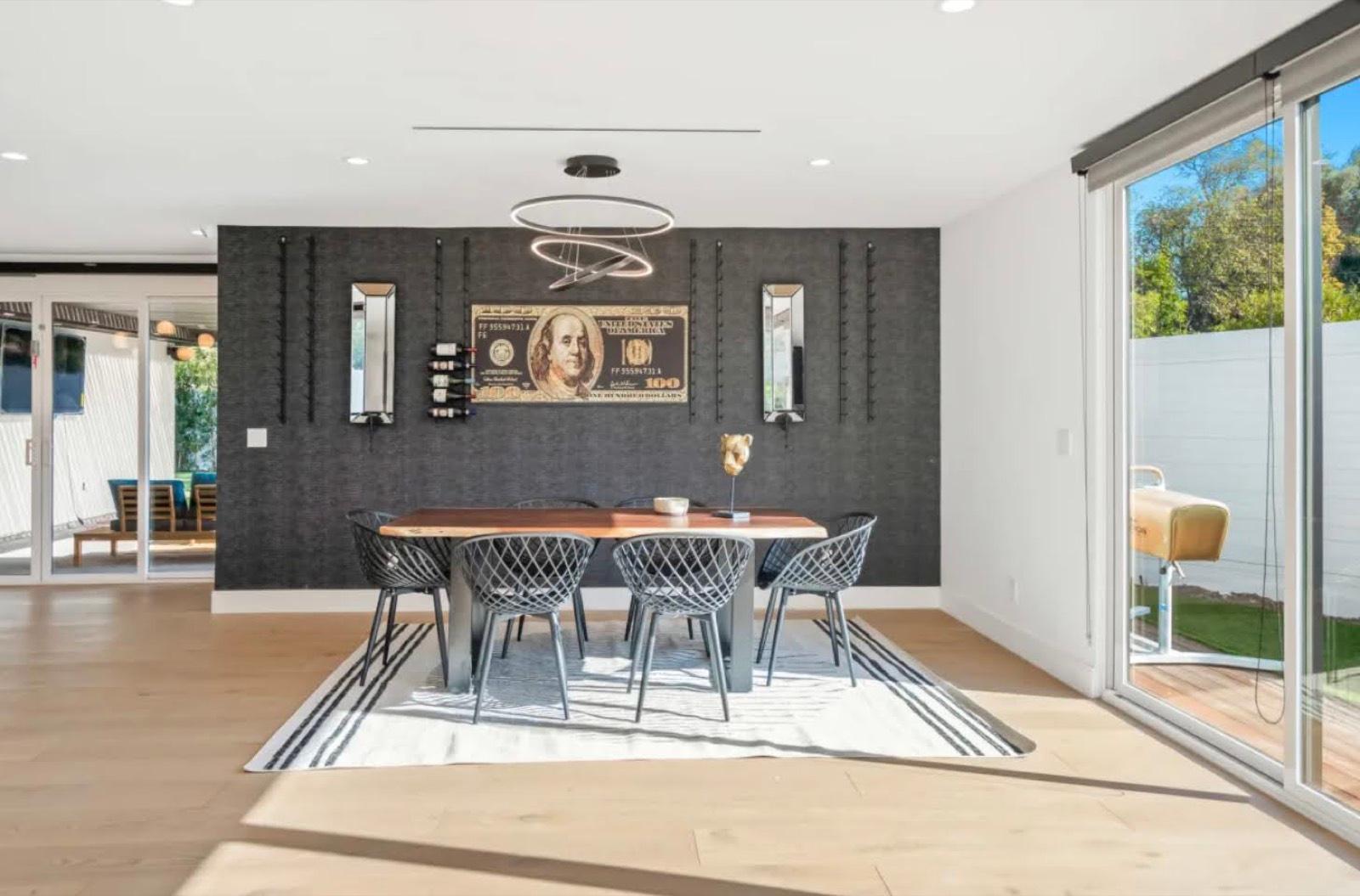 LK's Midcentury Versace Home — photo 2