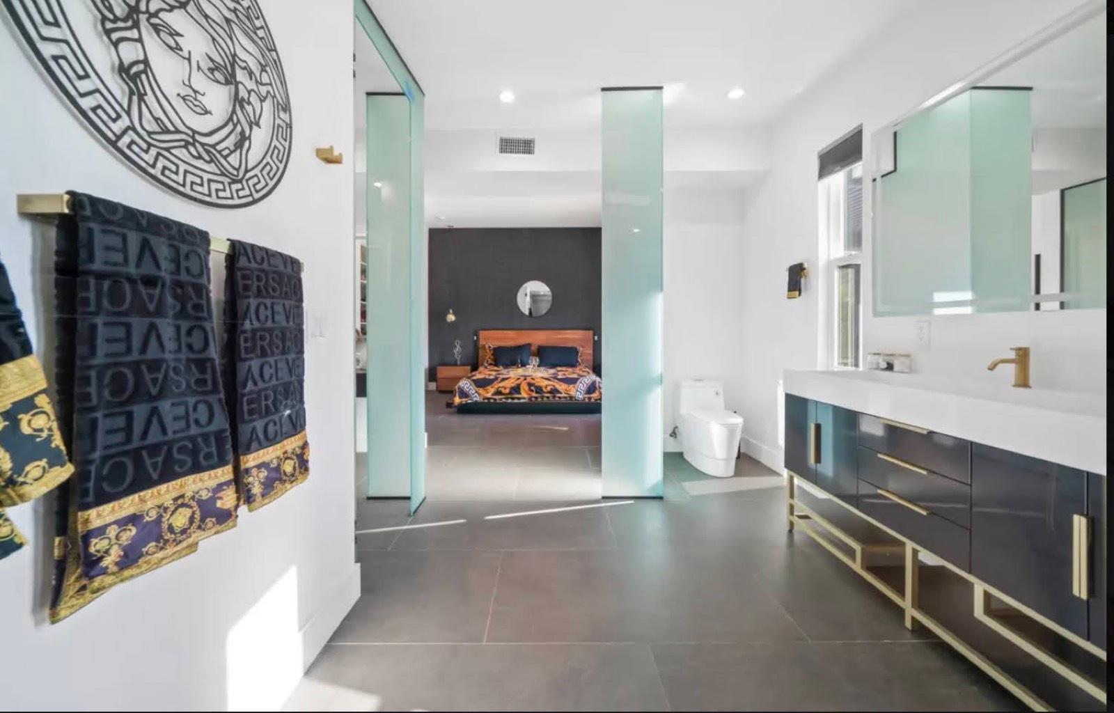 LK's Midcentury Versace Home — photo 8