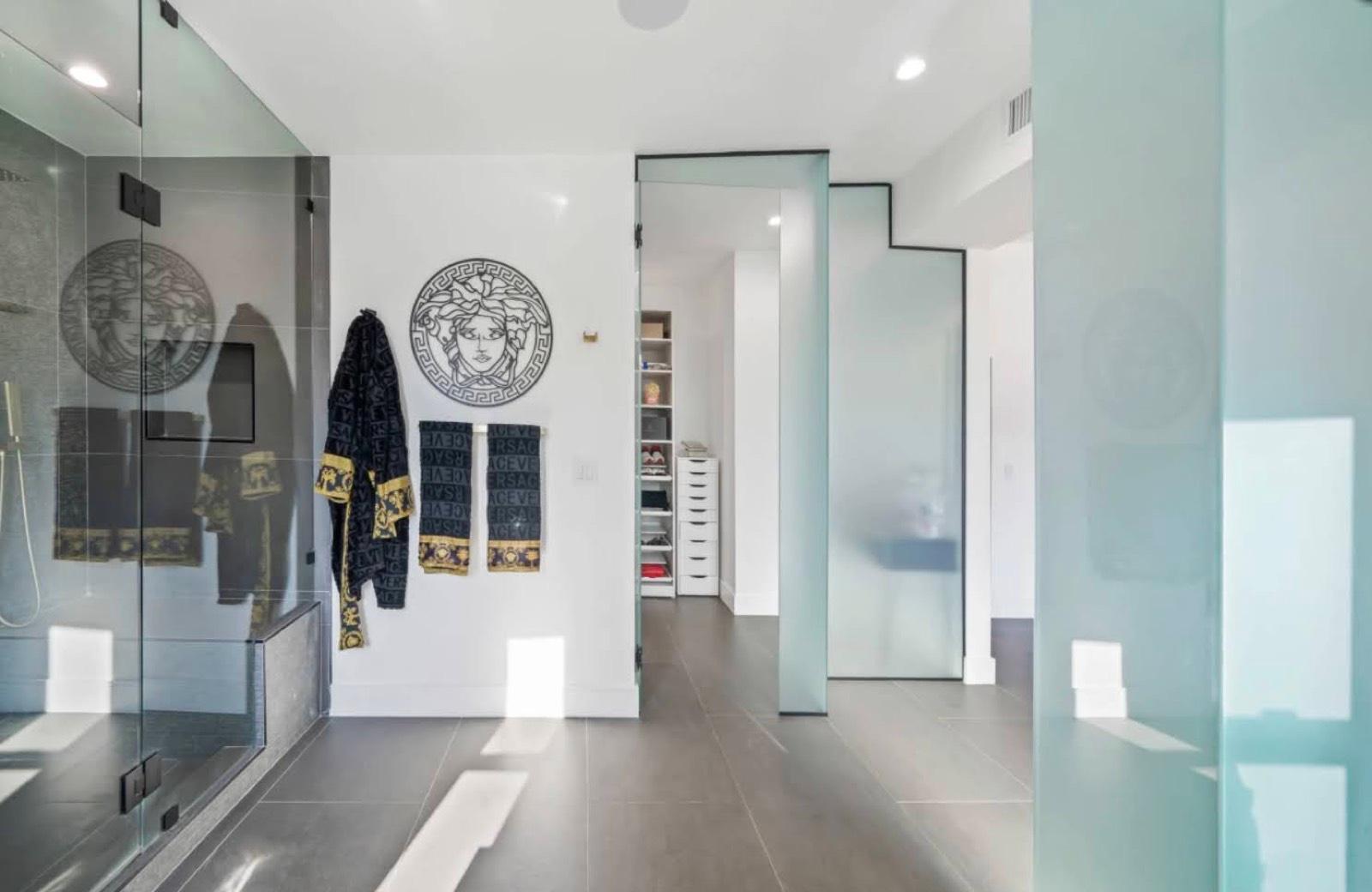 LK's Midcentury Versace Home — photo 9