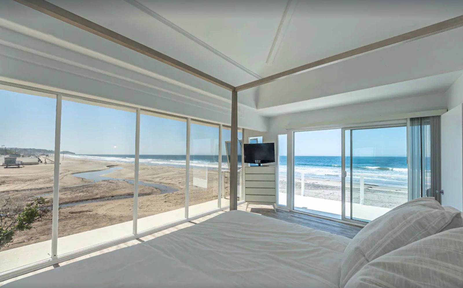 LK's Modern Beachfront Home — photo 10