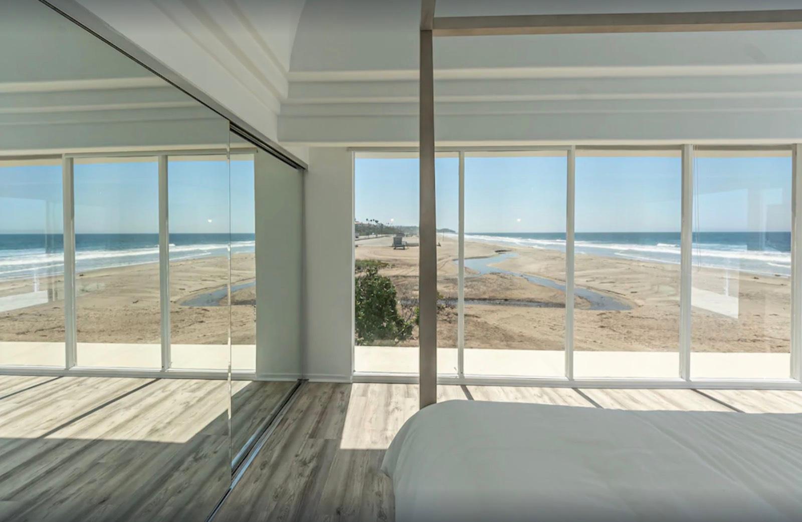 LK's Modern Beachfront Home — photo 11