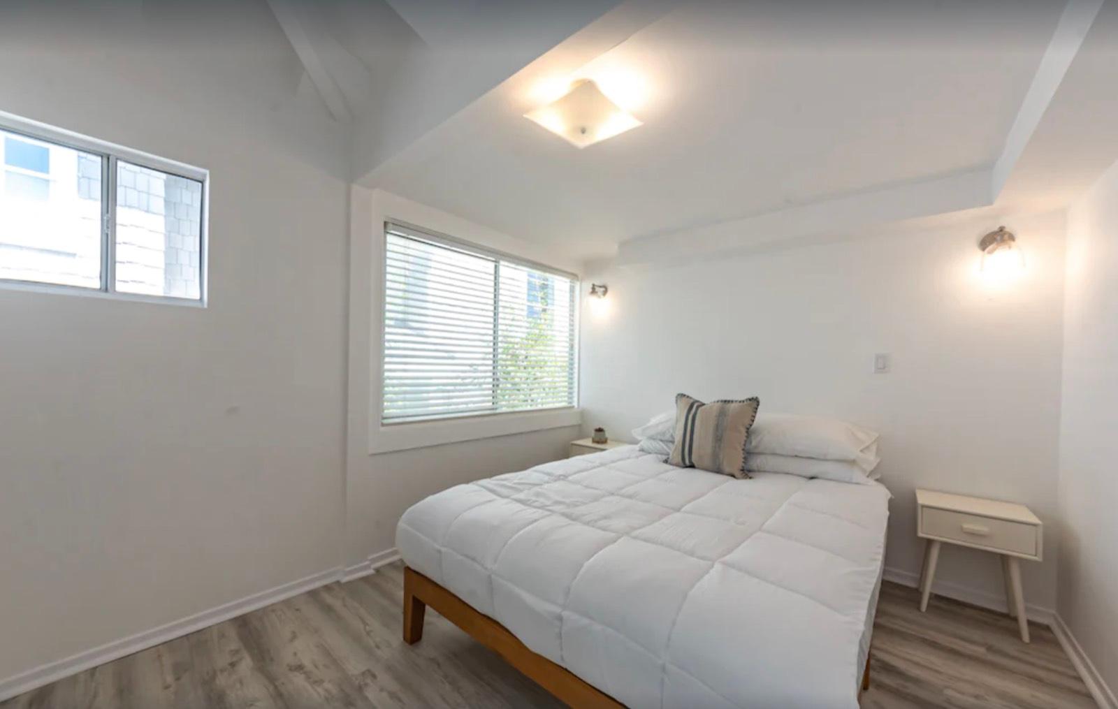 LK's Modern Beachfront Home — photo 7