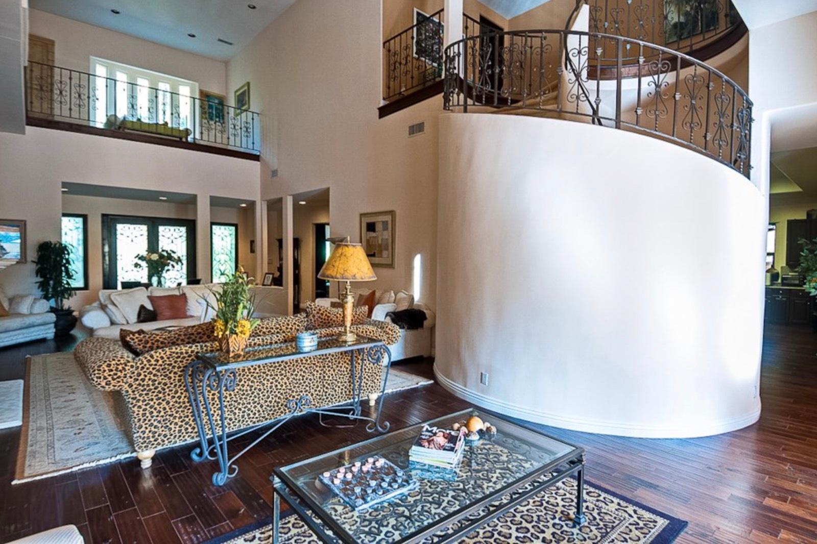 LQ's Med Tennis Estate — photo 2