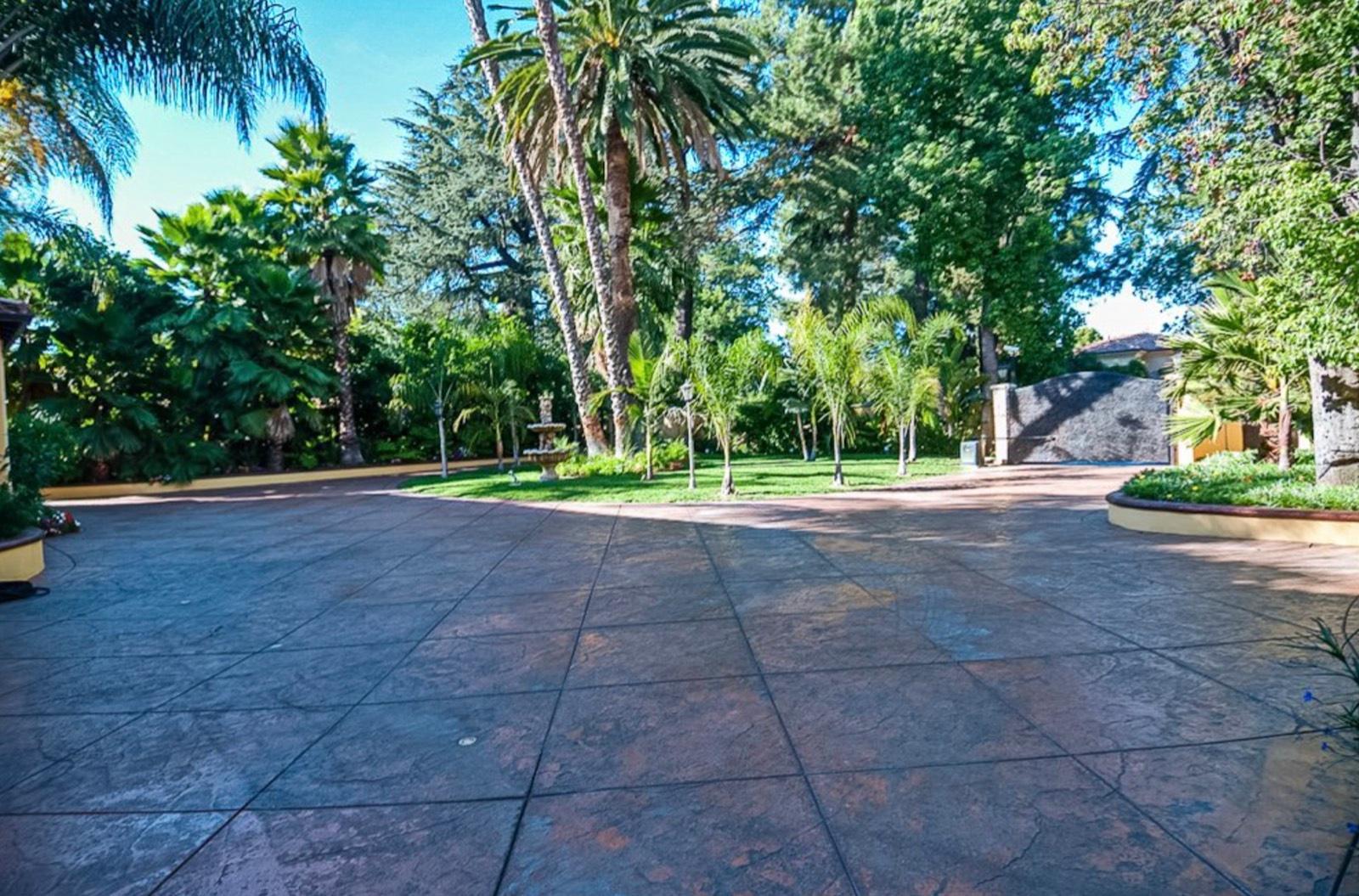 LQ's Med Tennis Estate — photo 11