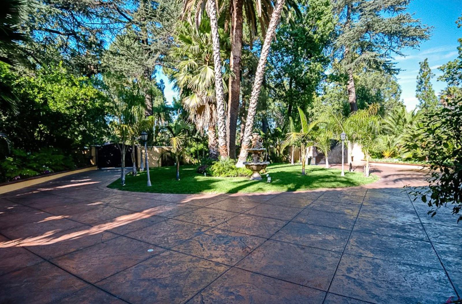 LQ's Med Tennis Estate — photo 12