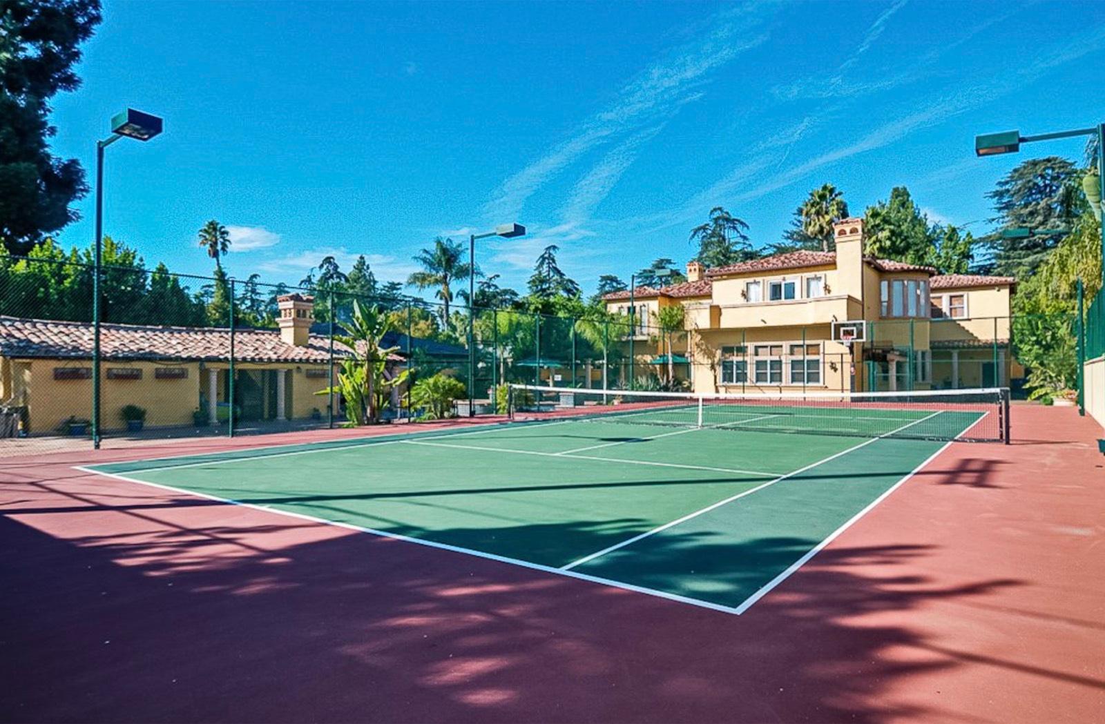 LQ's Med Tennis Estate — photo 3