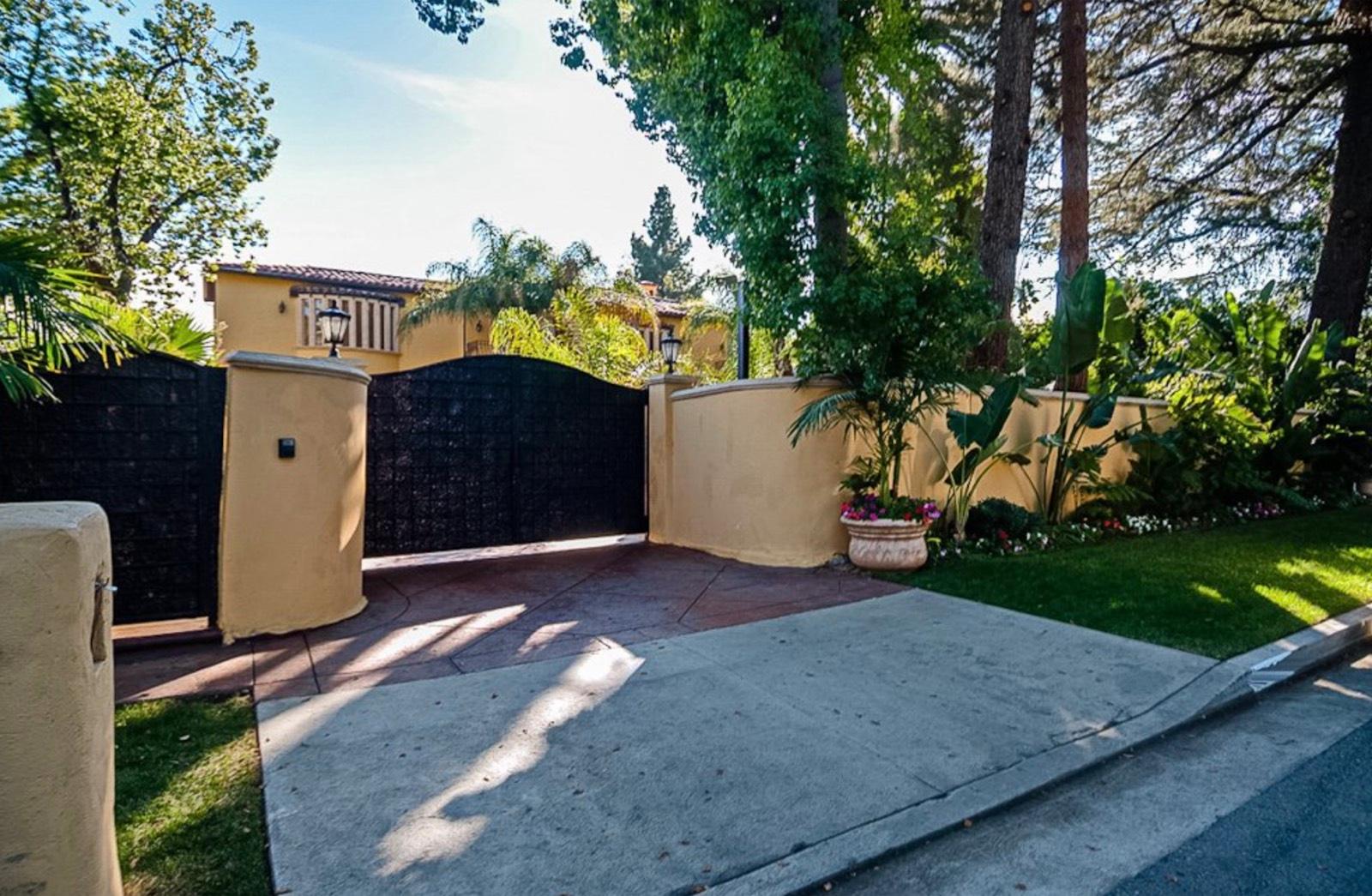 LQ's Med Tennis Estate — photo 8