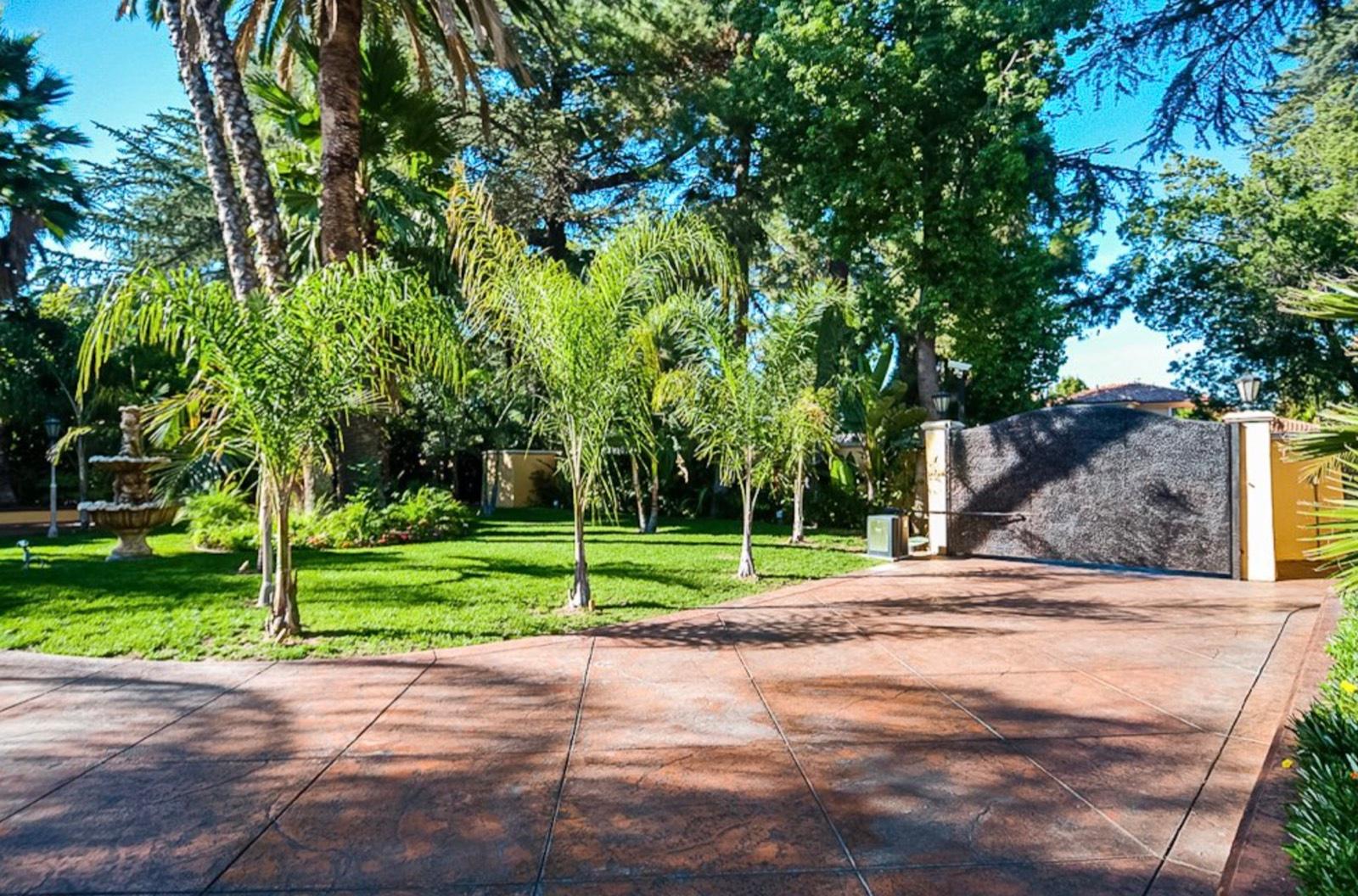 LQ's Med Tennis Estate — photo 10