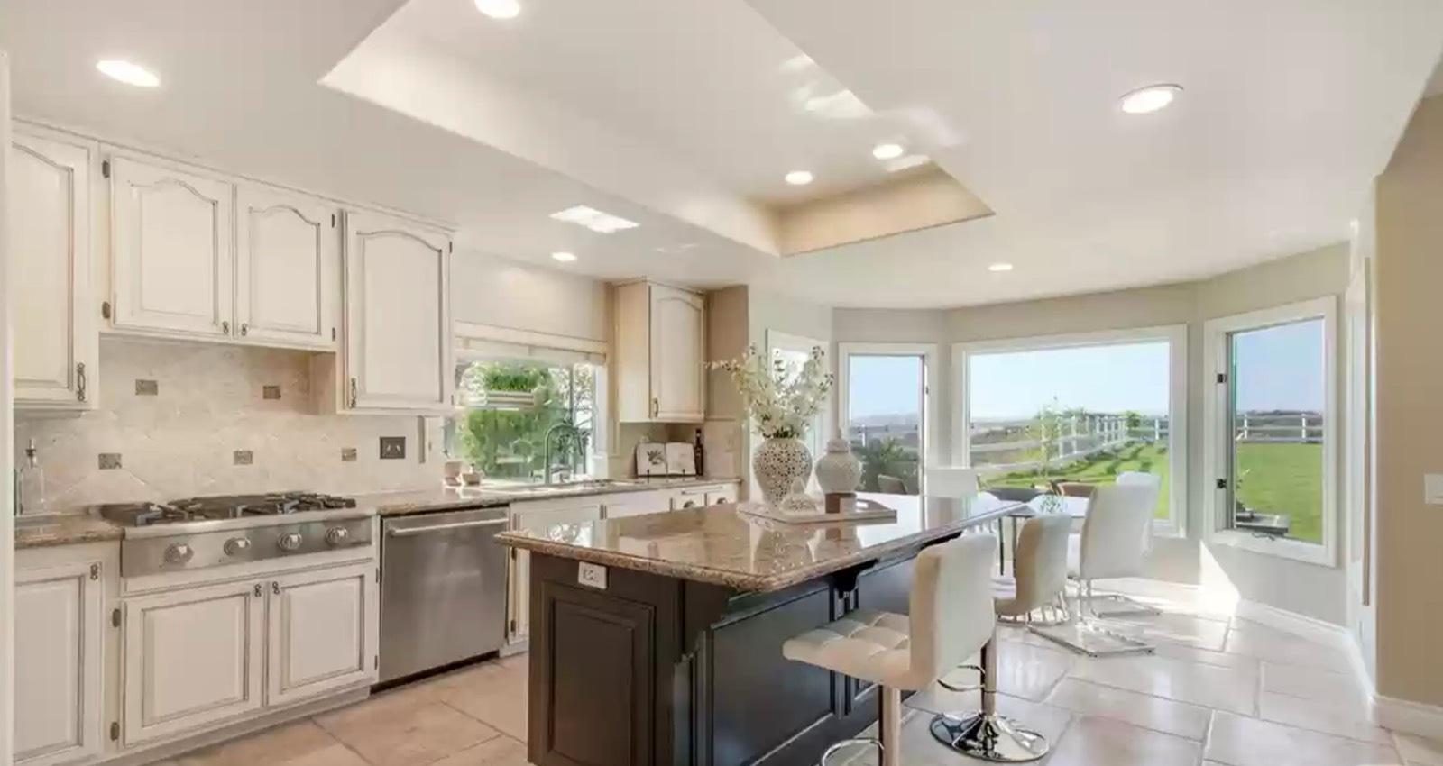 L's Bright Modern Ranch House — photo 9