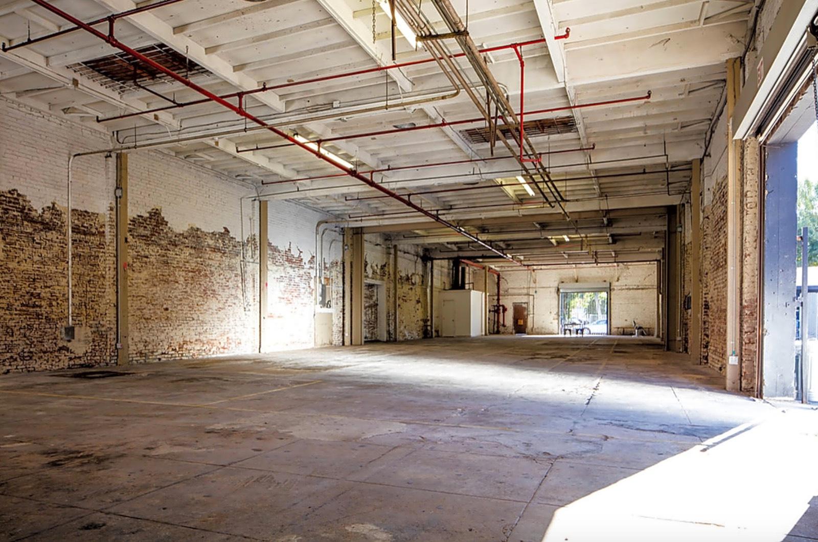 L's WAREHOUSE — photo 4