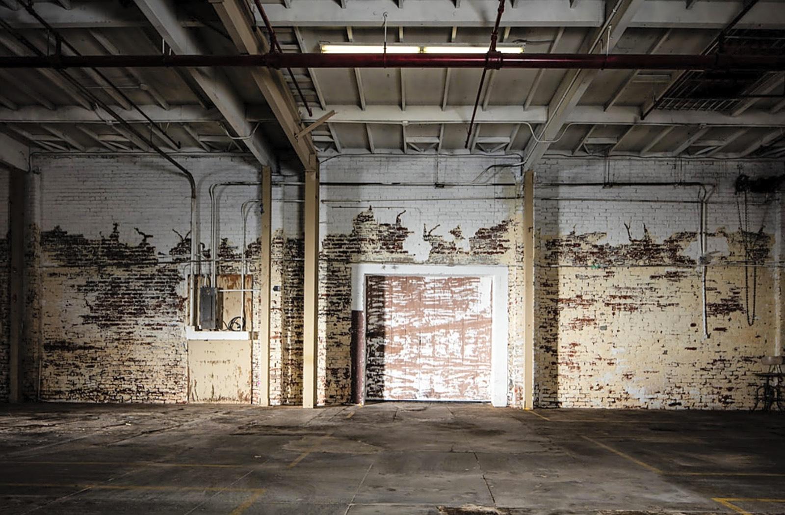 L's WAREHOUSE — photo 1