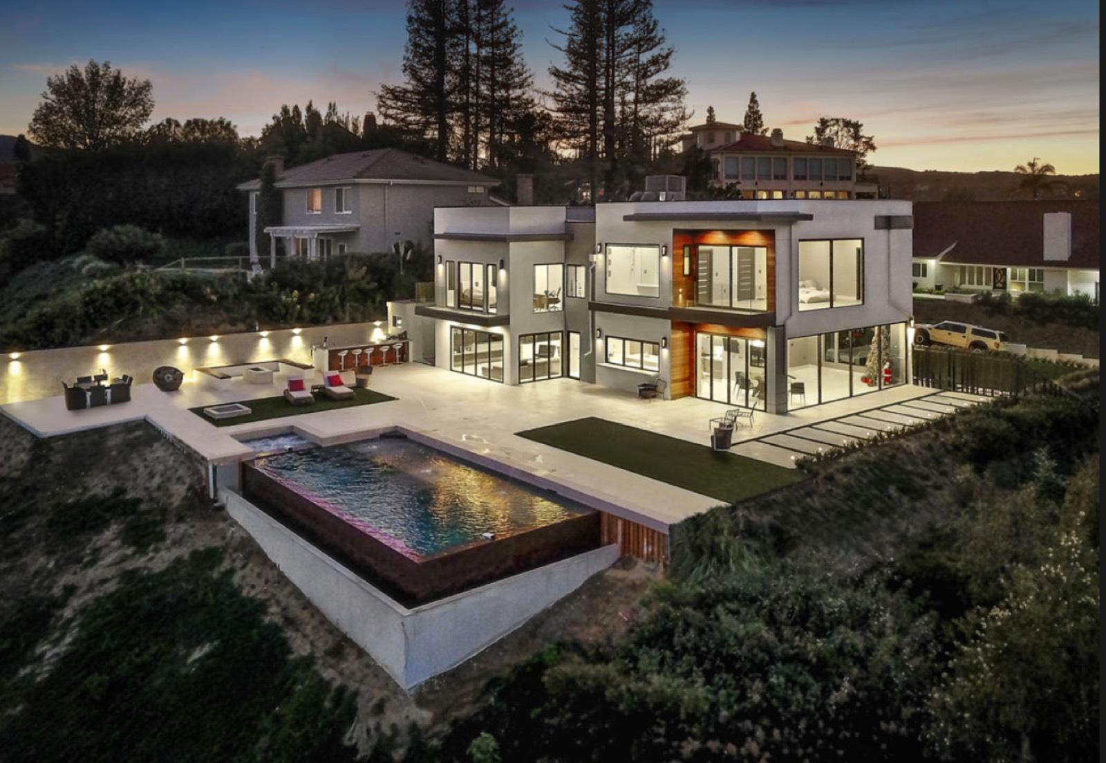 Lucys Tarzana Modern House — photo 1