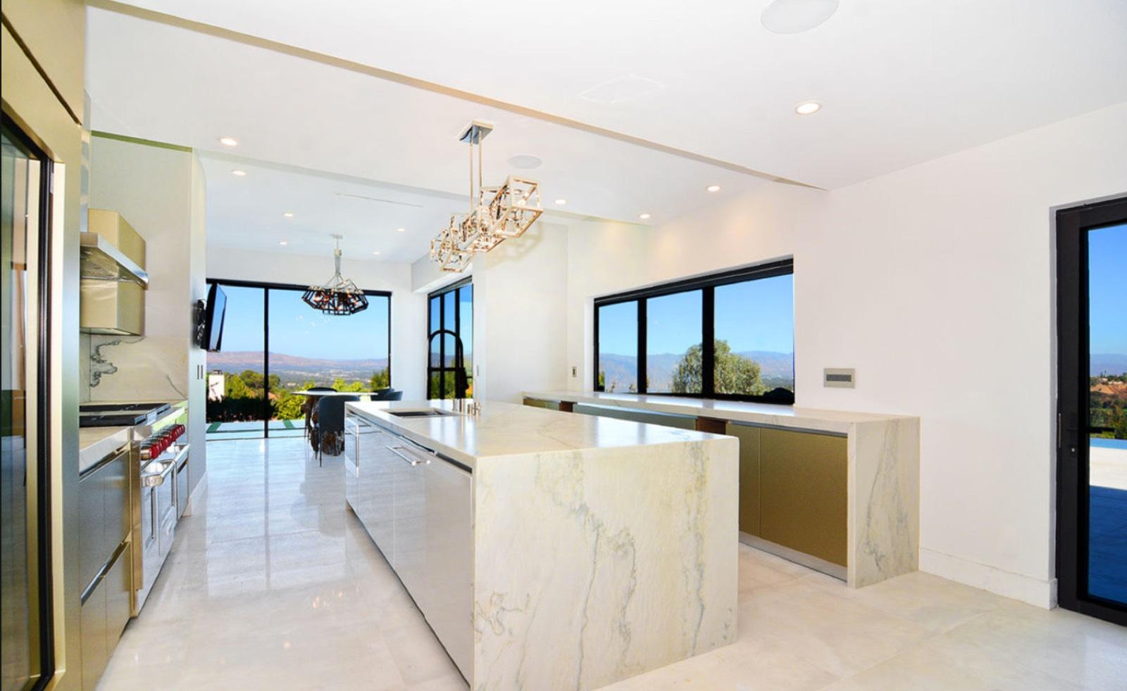 Lucys Tarzana Modern House — photo 11
