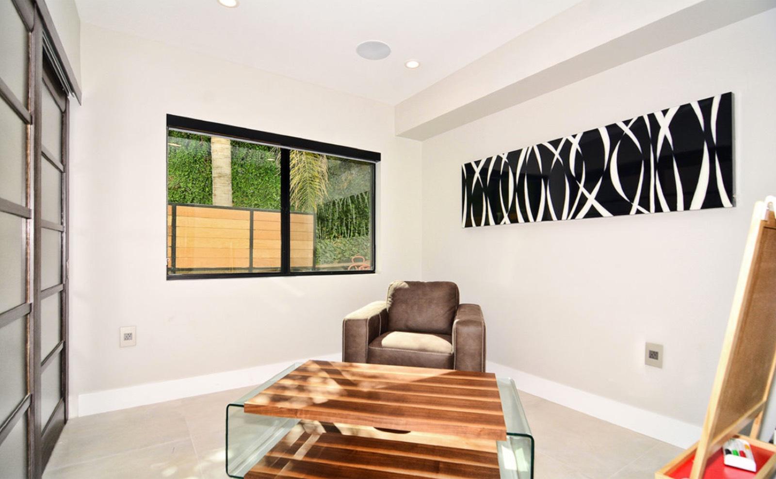 Lucys Tarzana Modern House — photo 8