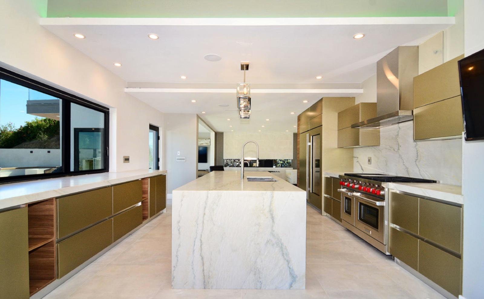 Lucys Tarzana Modern House — photo 9