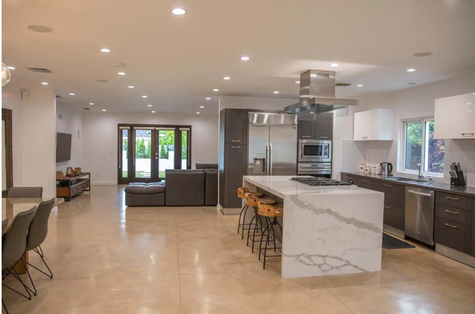 M and G's Modern Bungalow — photo 1