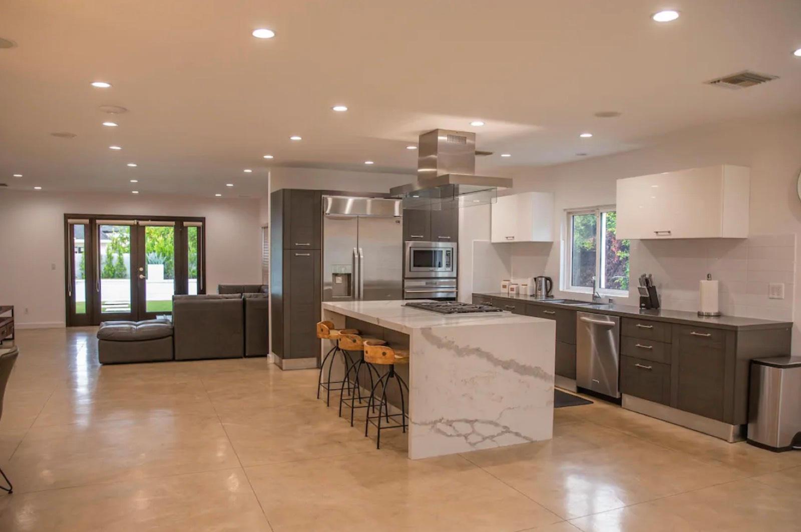 M and G's Modern Bungalow — photo 5