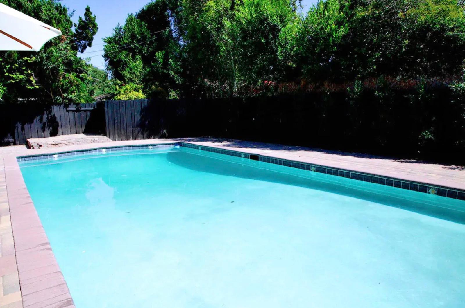 M and G's Valley Bungalow — photo 4