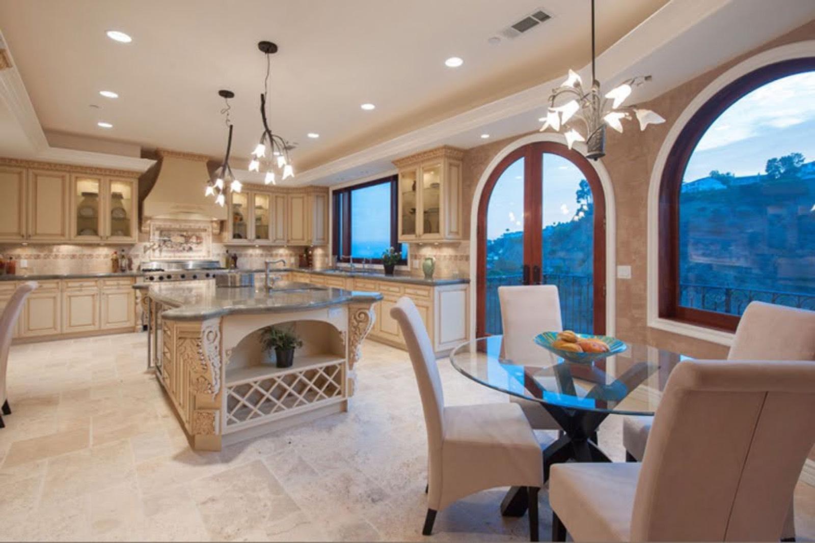 M's Floral View Mansion — photo 4