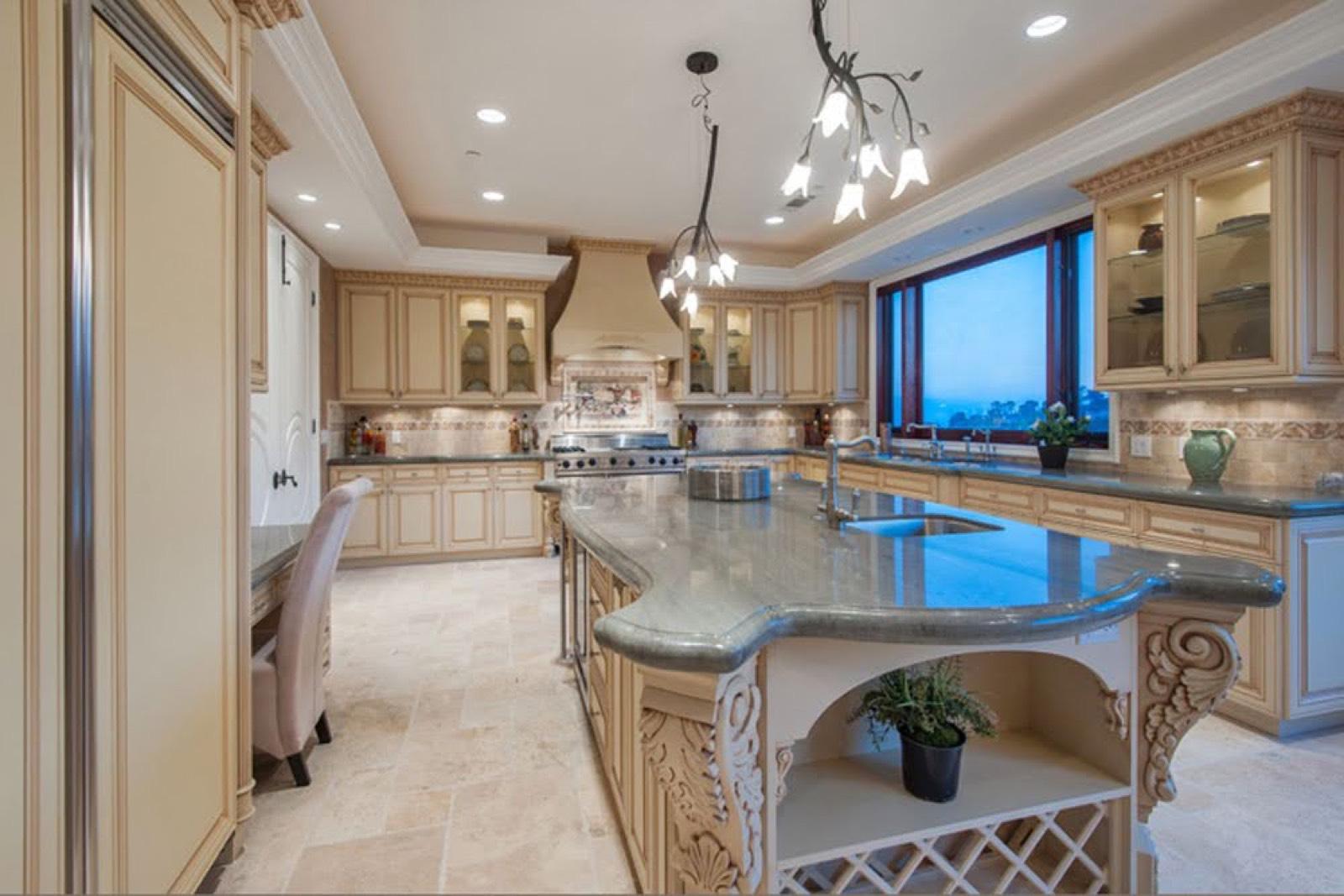M's Floral View Mansion — photo 1