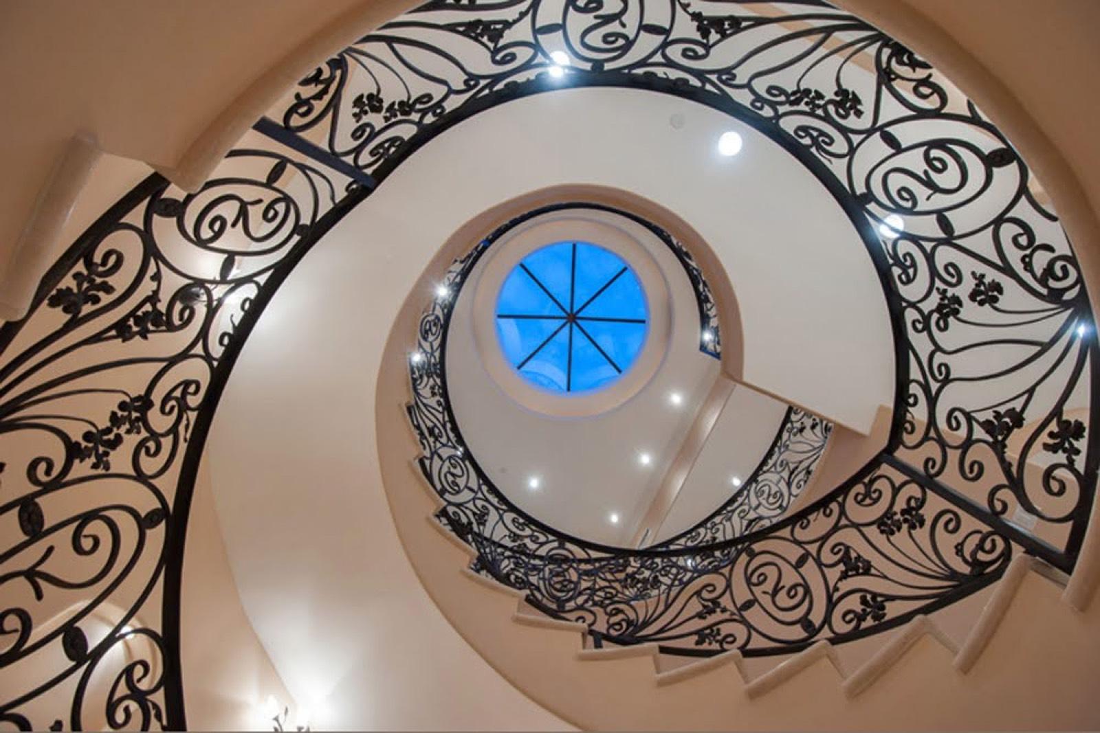 M's Floral View Mansion — photo 8