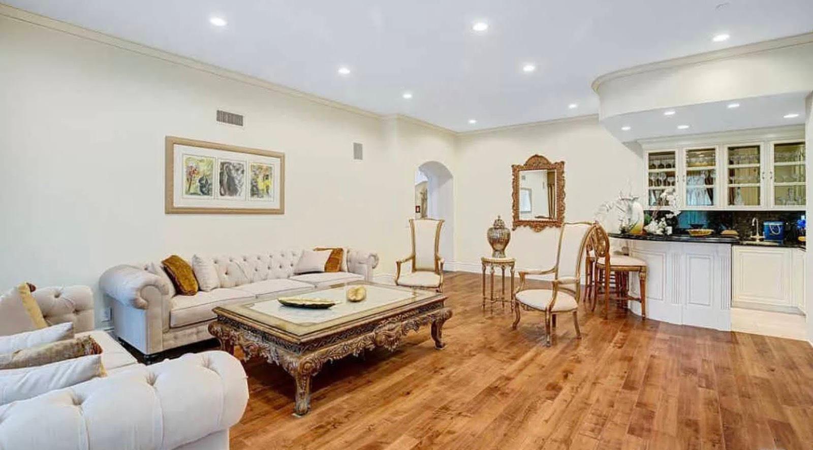 M's Grand European Mansion — photo 10