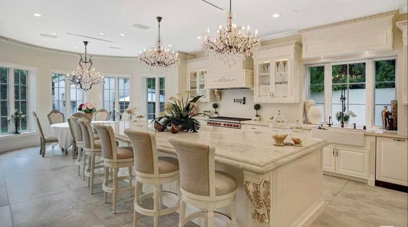 M's Grand European Mansion — photo 11