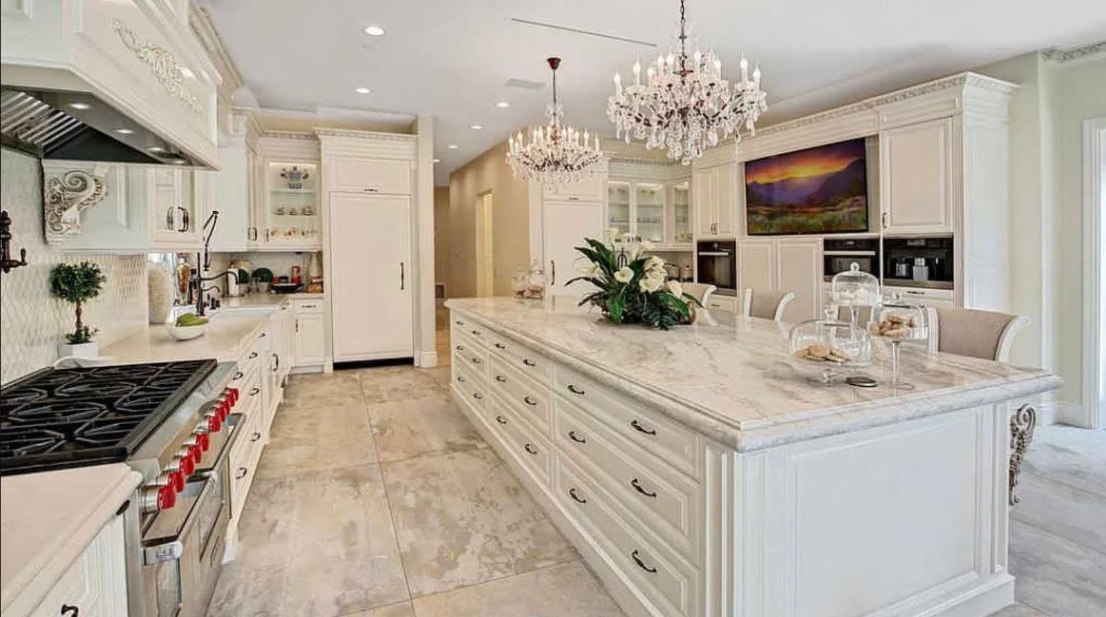 M's Grand European Mansion — photo 12