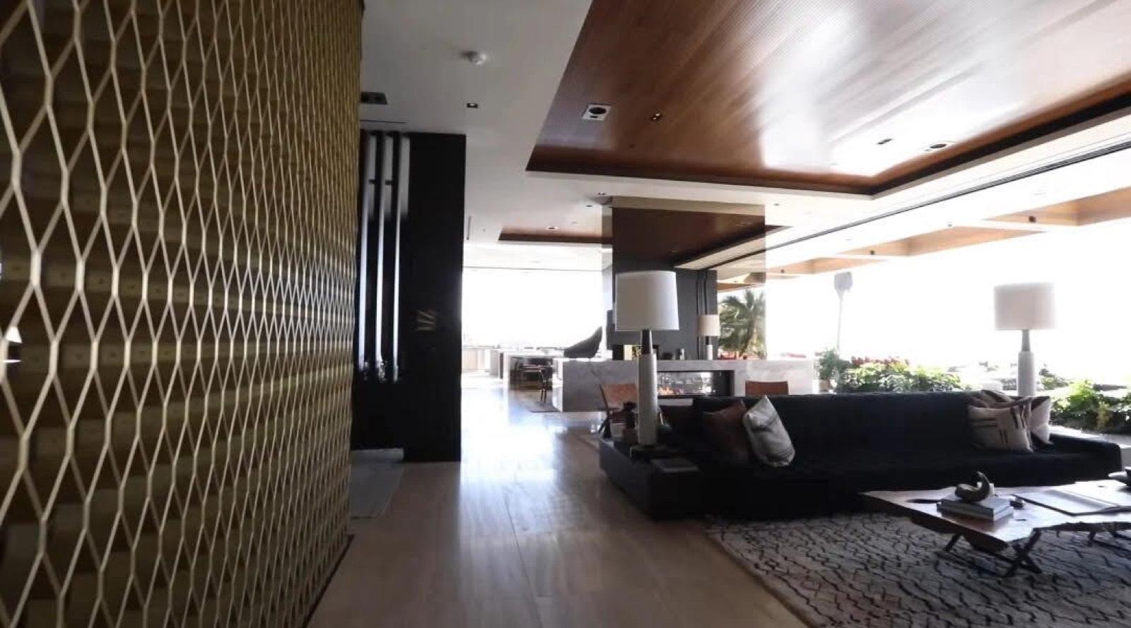 M's Modern Starship View — photo 2