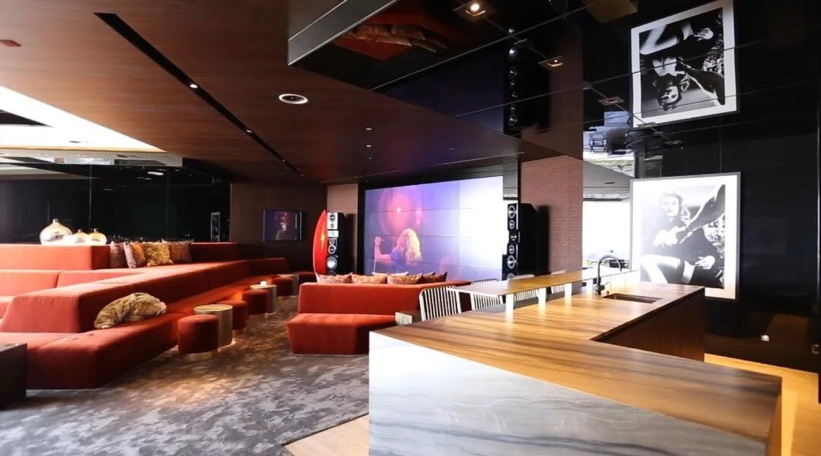 M's Modern Starship View — photo 10