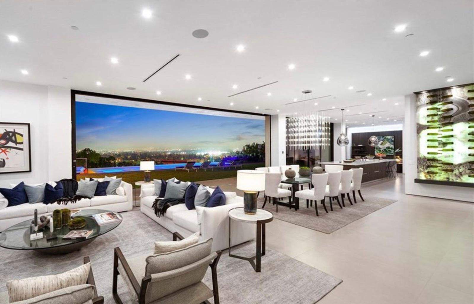MA's Modern Valley Mansion — photo 1