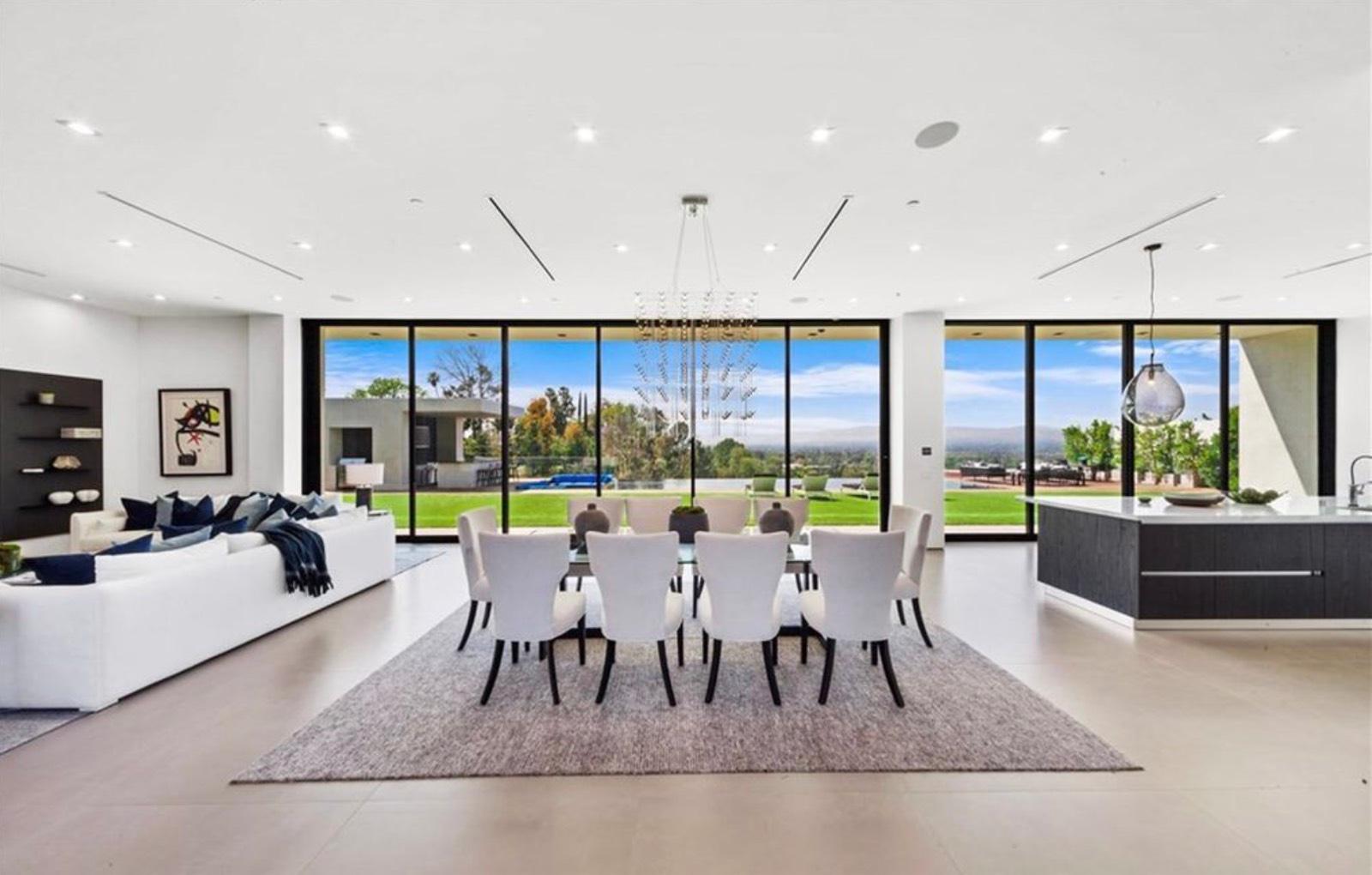 MA's Modern Valley Mansion — photo 2