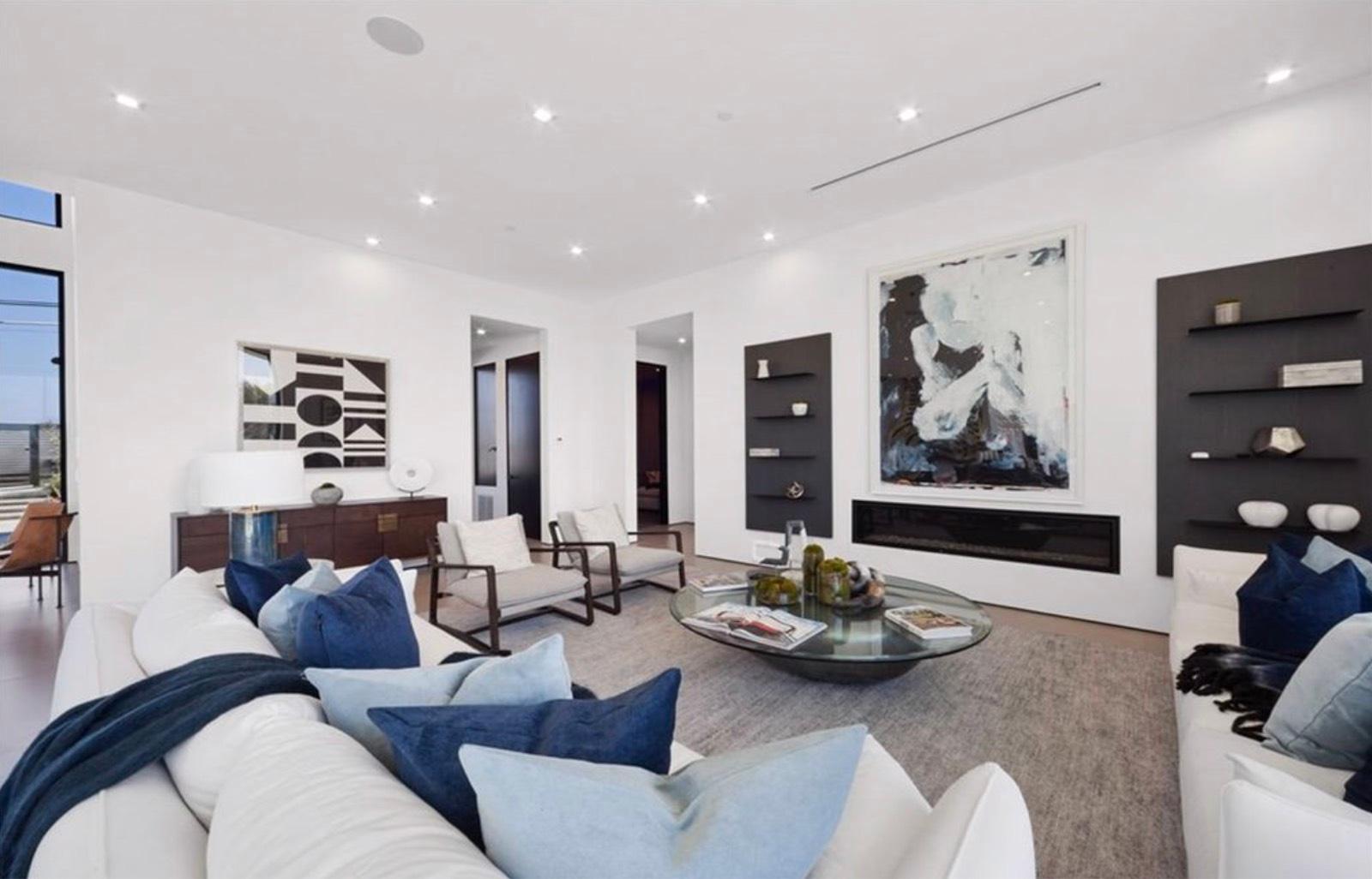 MA's Modern Valley Mansion — photo 12