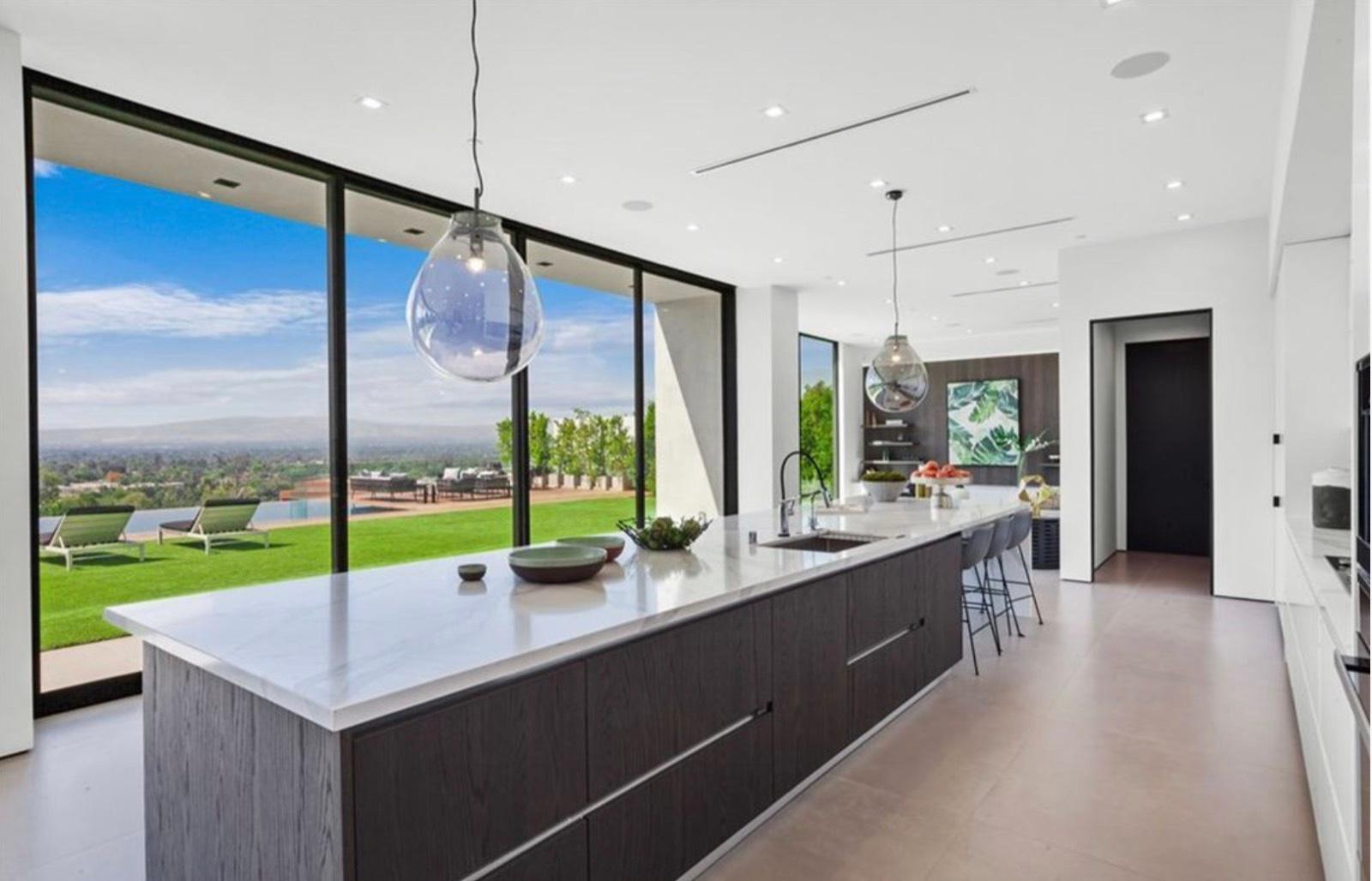 MA's Modern Valley Mansion — photo 7